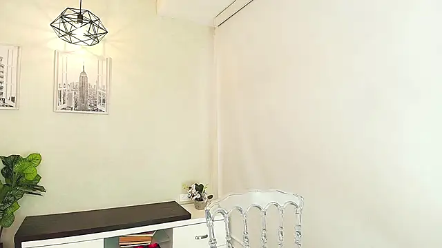 Sassy--Girl online show from 18, 9, 2025