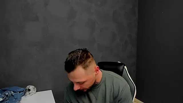 Snapshot of BrianHunts chatting on 10, 2, 2025 BrianHunts online show from 10, 2, 2025