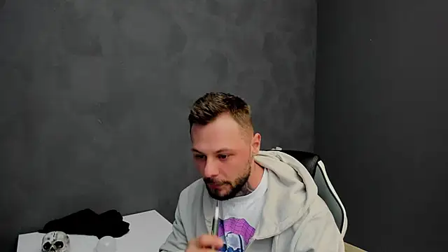 Snapshot of BrianHunts chatting on 23, 2, 2025 BrianHunts online show from 23, 2, 2025