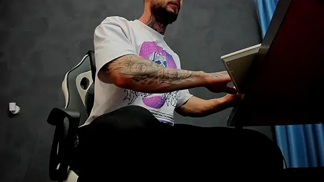 Snapshot of BrianHunts chatting on 24, 2, 2025 BrianHunts online show from 24, 2, 2025