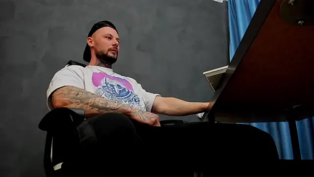 Snapshot of BrianHunts chatting on 7, 3, 2025 BrianHunts online show from 7, 3, 2025