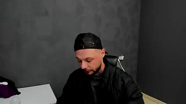 Snapshot of BrianHunts chatting on 8, 3, 2025 BrianHunts online show from 8, 3, 2025