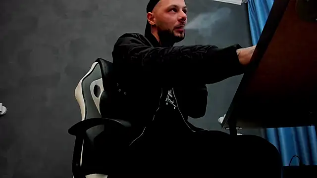 Snapshot of BrianHunts chatting on 11, 3, 2025 BrianHunts online show from 11, 3, 2025