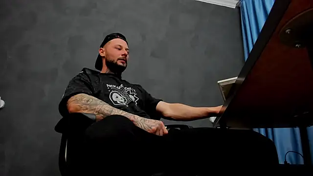 Snapshot of BrianHunts chatting on 23, 3, 2025 BrianHunts online show from 23, 3, 2025