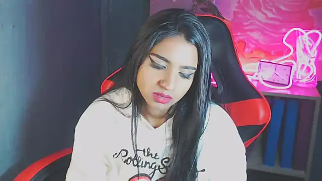 Delilah Blazee online show from 17, 3, 2025