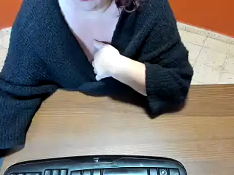 NikkiHolland online show from 29, 1, 2025