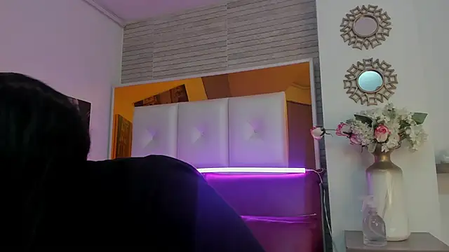 ShaniaBrownn online show from 4, 11, 2025