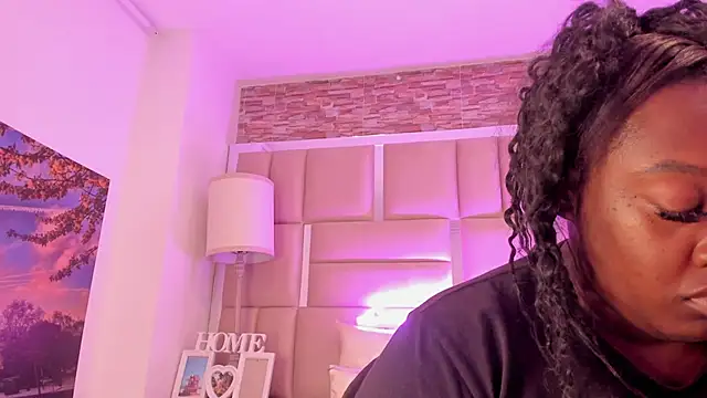 ShaniaBrownn online show from 16, 2, 2026