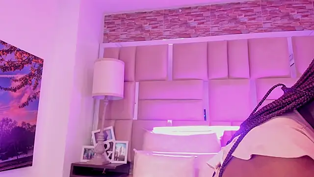 ShaniaBrownn online show from 27, 3, 2026