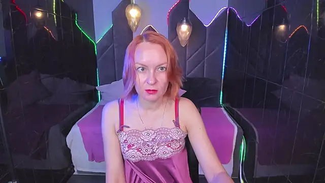 Snapshot of NikaGentle chatting on 9, 10, 2025 NikaGentle online show from 9, 10, 2025