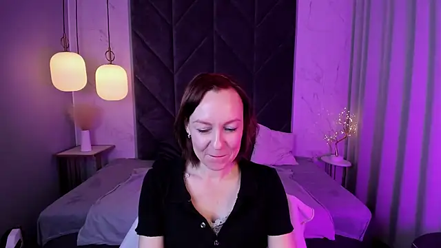 Snapshot of NikaGentle chatting on 19, 10, 2025 NikaGentle online show from 19, 10, 2025