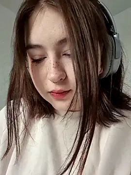 Snapshot of Yammy_Yumi chatting on 12, 10, 2025 Yammy Yumi online show from 12, 10, 2025