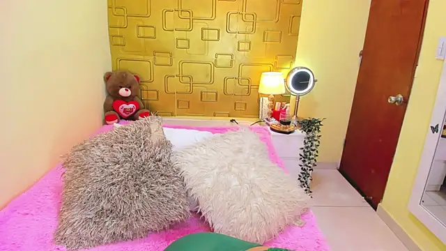 Snapshot of Julia_Haye chatting on 30, 11, 2025 Julia Haye online show from 30, 11, 2025