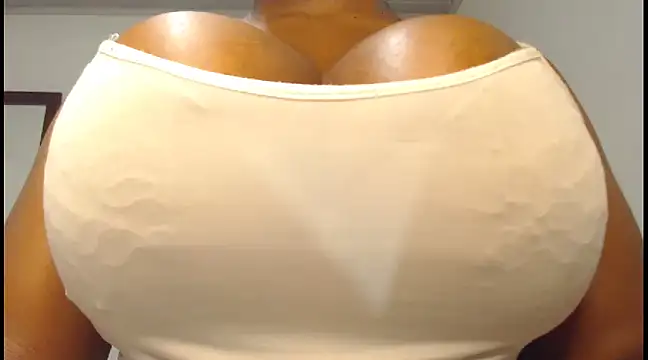 Snapshot of biggracie chatting on 2, 2, 2025 biggracie online show from 2, 2, 2025