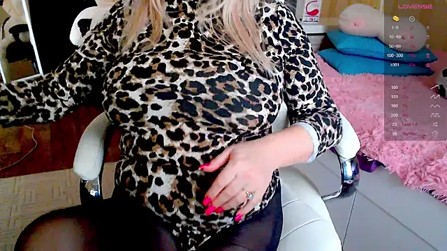 Snapshot of PamHardFuck chatting on 22, 2, 2025 PamHardFuck online show from 22, 2, 2025