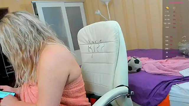 Snapshot of PamHardFuck chatting on 28, 2, 2025 PamHardFuck online show from 28, 2, 2025