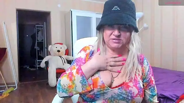 Snapshot of PamHardFuck chatting on 4, 3, 2025 PamHardFuck online show from 4, 3, 2025
