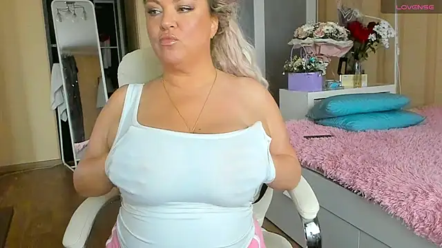 Snapshot of PamHardFuck chatting on 2, 11, 2025 PamHardFuck online show from 2, 11, 2025