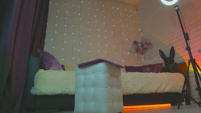 pepper cat  online show from 1, 2, 2025