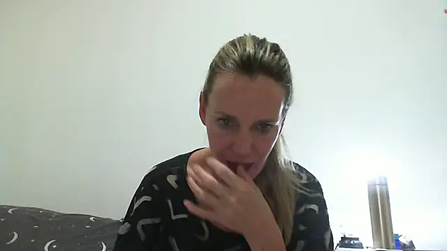 Snapshot of Annylove1 chatting on 10, 2, 2025 Annylove1 online show from 10, 2, 2025