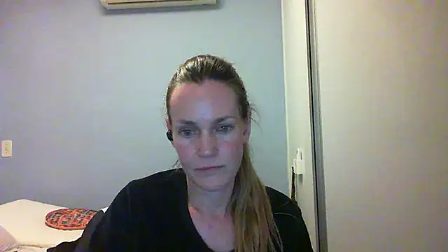 Snapshot of Annylove1 chatting on 13, 10, 2025 Annylove1 online show from 13, 10, 2025