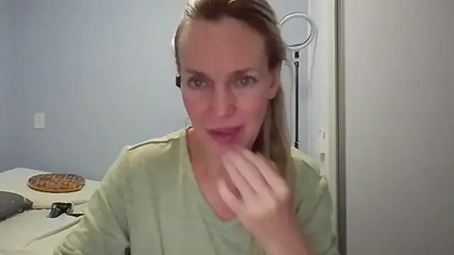 Annylove1 online show from 11, 4, 2026