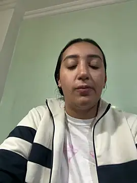 Snapshot of Hannahoff chatting on 1, 2, 2025 Hannahoff online show from 1, 2, 2025