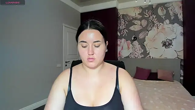 Roxie Bradley online show from 16, 9, 2025