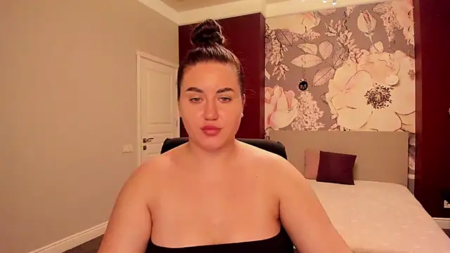 Roxie Bradley online show from 8, 10, 2025