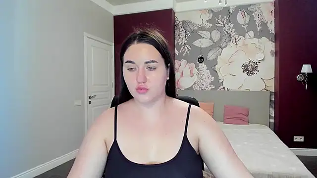 Roxie Bradley online show from 30, 10, 2025