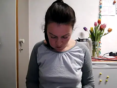 Snapshot of LoveNBloom chatting on 11, 1, 2025 LoveNBloom online show from 11, 1, 2025