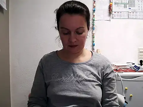 Snapshot of LoveNBloom chatting on 31, 1, 2025 LoveNBloom online show from 31, 1, 2025