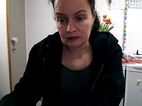 Snapshot of LoveNBloom chatting on 8, 2, 2025 LoveNBloom online show from 8, 2, 2025