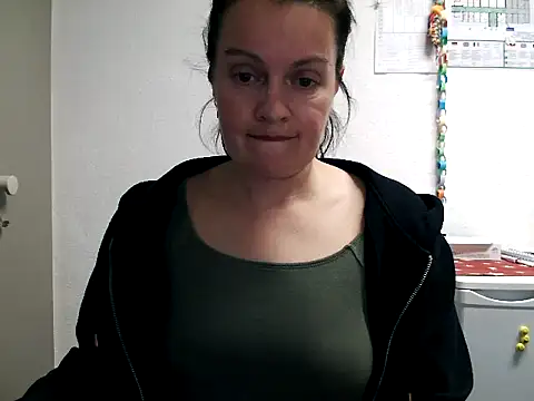 Snapshot of LoveNBloom chatting on 19, 3, 2025 LoveNBloom online show from 19, 3, 2025