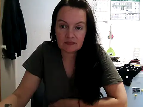 Snapshot of LoveNBloom chatting on 25, 5, 2026 LoveNBloom online show from 25, 5, 2026