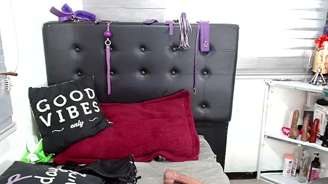 Snapshot of VIOLETTA-HOT chatting on 21, 1, 2025 VIOLETTA-HOT online show from 21, 1, 2025