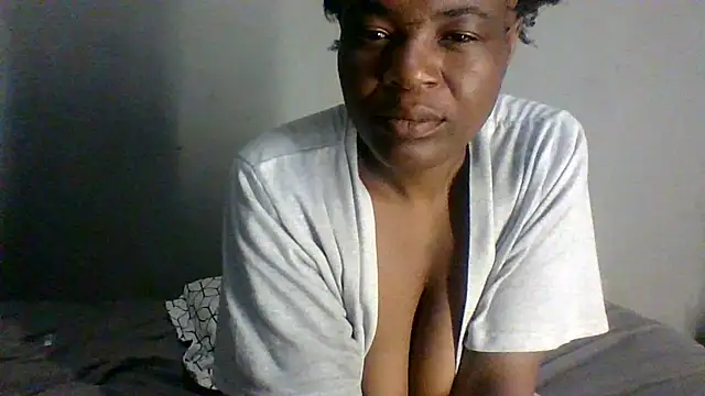 Snapshot of BeejayLoverxx chatting on 10, 1, 2025 BeejayLoverxx online show from 10, 1, 2025