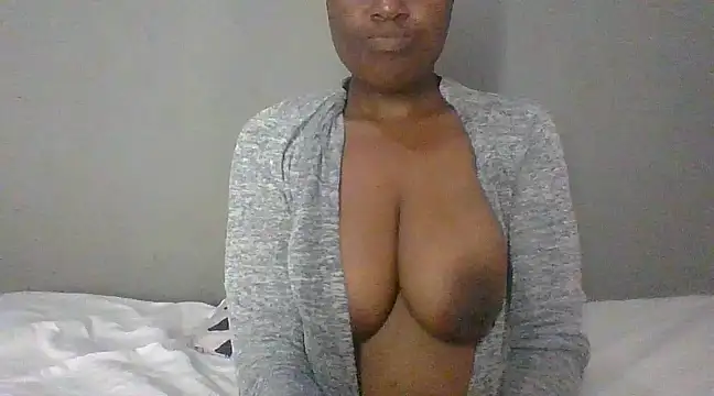 Snapshot of BeejayLoverxx chatting on 4, 3, 2025 BeejayLoverxx online show from 4, 3, 2025