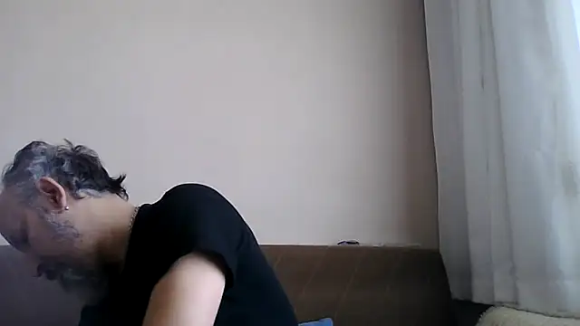 Snapshot of BuckWessle chatting on 28, 4, 2026 BuckWessle online show from 28, 4, 2026