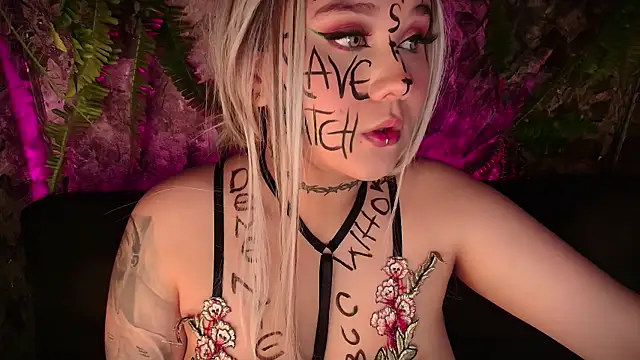 Snapshot of Laura_takint chatting on 19, 12, 2024 Laura takint online show from 19, 12, 2024