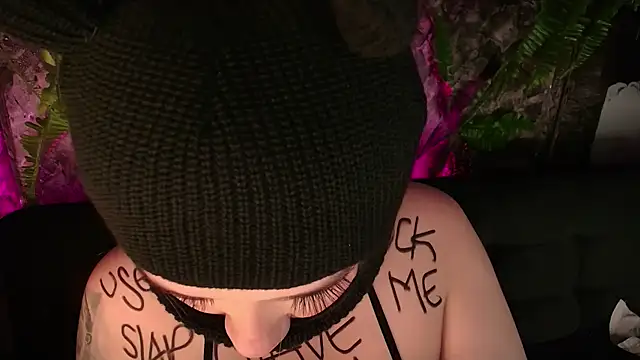 Snapshot of Laura_takint chatting on 20, 12, 2024 Laura takint online show from 20, 12, 2024