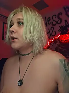 Snapshot of Laura_takint chatting on 19, 10, 2025 Laura takint online show from 19, 10, 2025