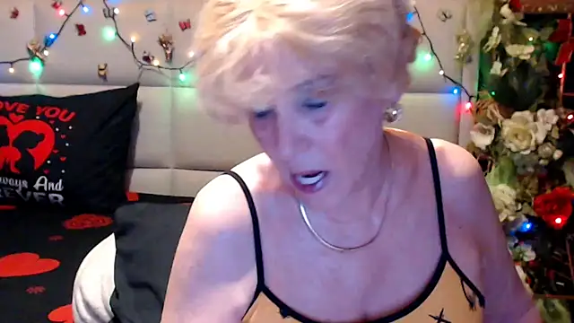 Snapshot of HappyWomanOn chatting on 17, 6, 2026 HappyWomanOn online show from 17, 6, 2026