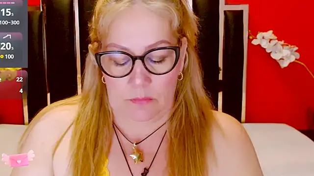 Snapshot of Nayla_Garner chatting on 2, 2, 2025 Nayla Garner online show from 2, 2, 2025