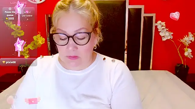 Snapshot of Nayla_Garner chatting on 16, 2, 2025 Nayla Garner online show from 16, 2, 2025