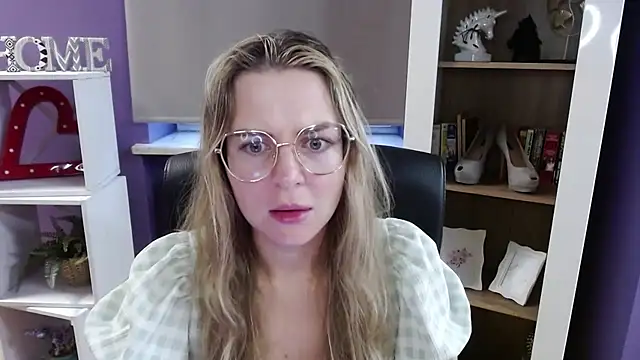 Snapshot of Zoey_Erotic chatting on 10, 11, 2025 Zoey Erotic online show from 10, 11, 2025