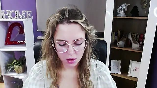 Snapshot of Zoey_Erotic chatting on 2, 12, 2025 Zoey Erotic online show from 2, 12, 2025