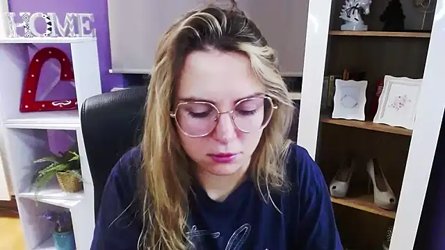 Zoey Erotic online show from 18, 12, 2025