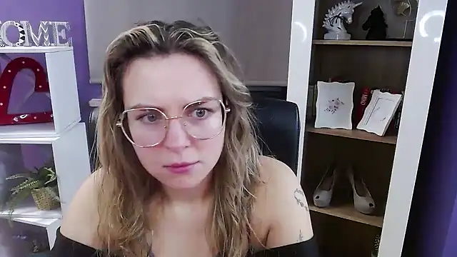 Zoey Erotic online show from 23, 12, 2025