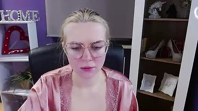 Zoey Erotic online show from 3, 2, 2026